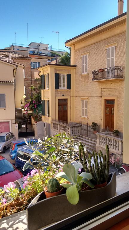 Largo Fileni 7 Bed and Breakfast San Benedetto del Tronto Exterior foto